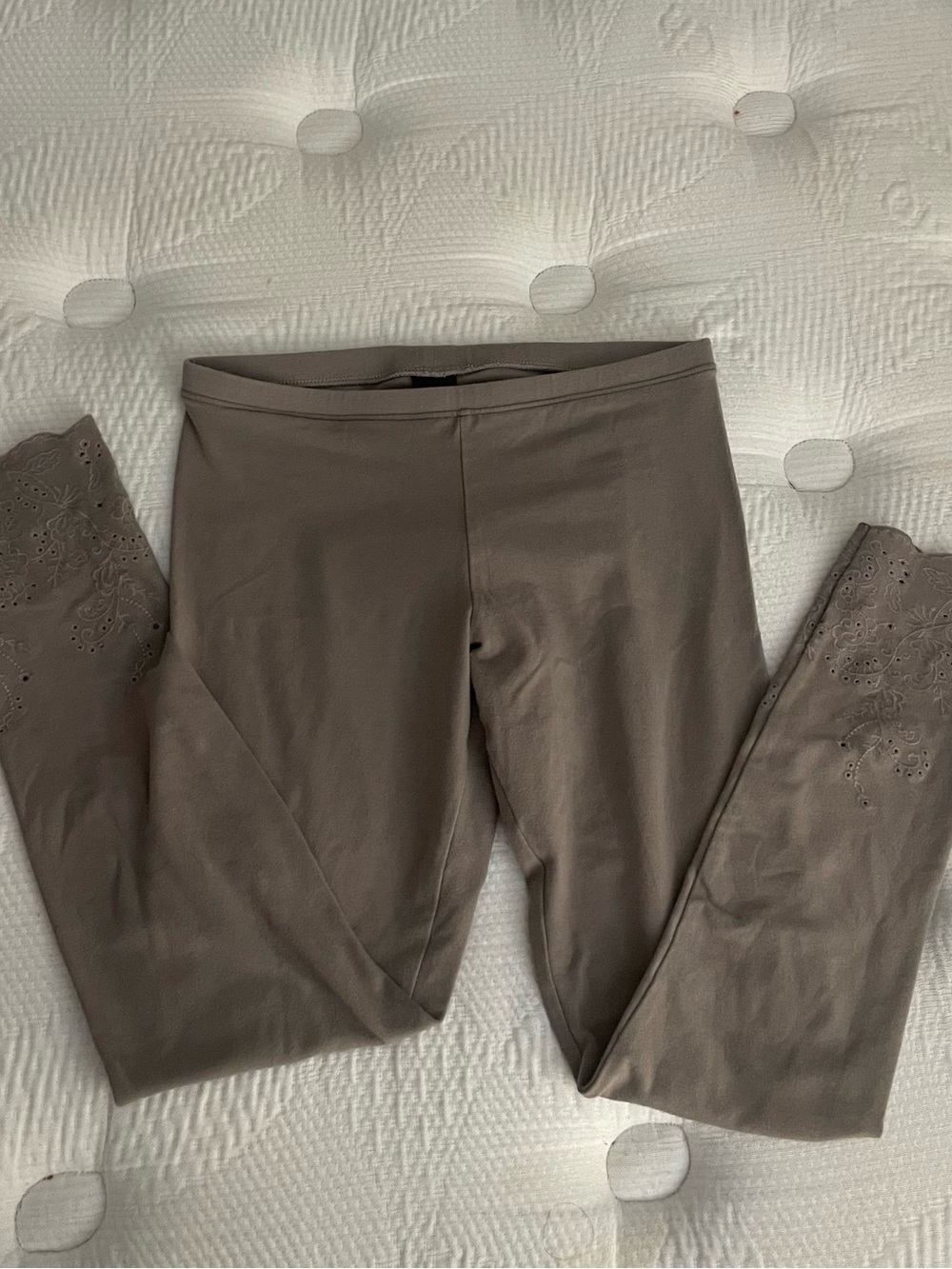 Hue tan eyelet trimmed leggings